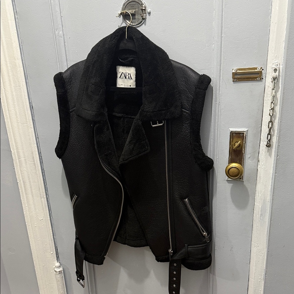Zara Women's Black Vest with Shearling Collar